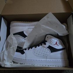 Brand New Jordan Access White Black Size 10