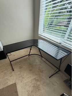 Desk for sale $50