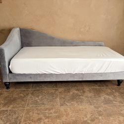 Twin day bed w/ mattress