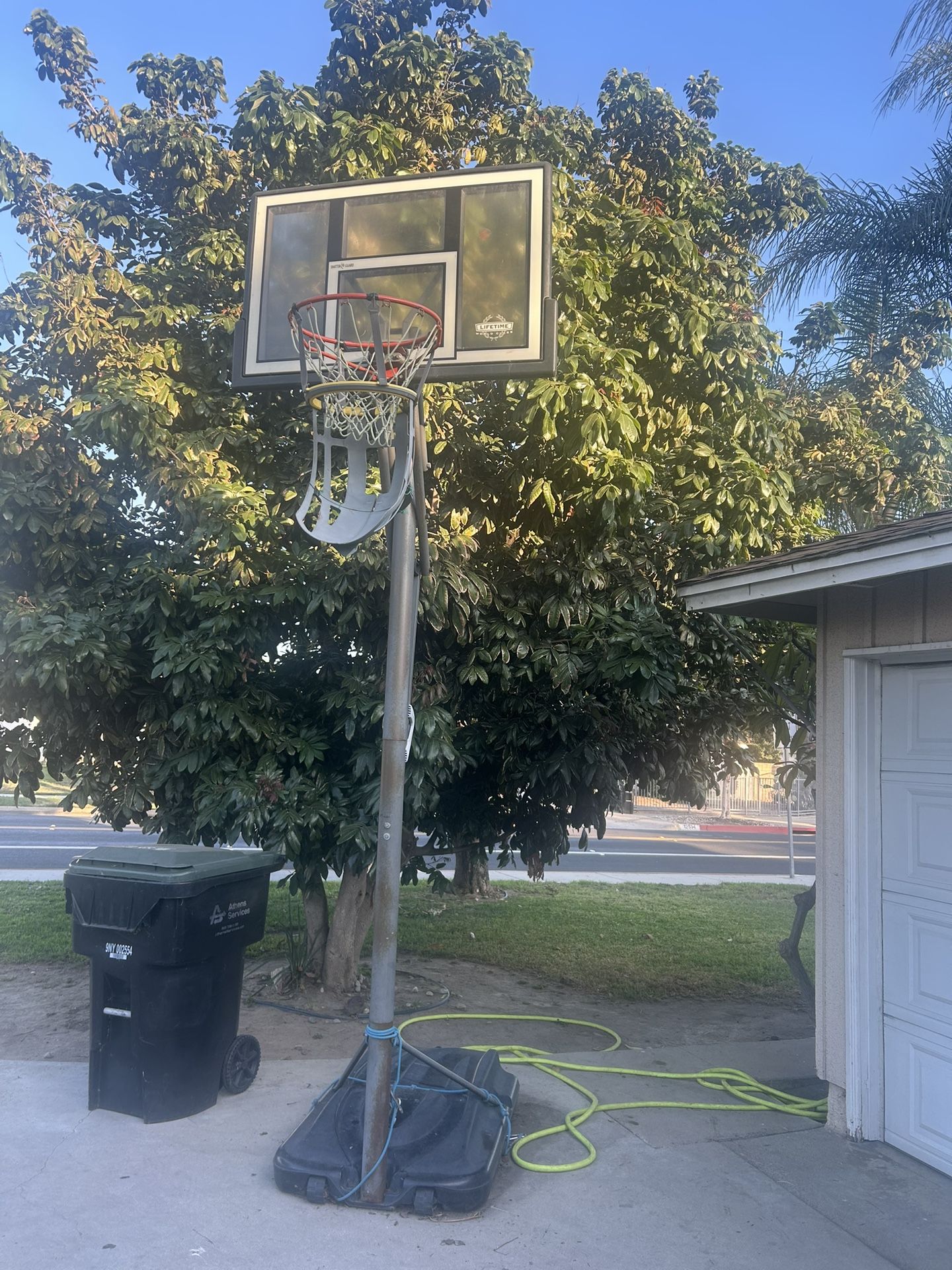 Basketball hoop