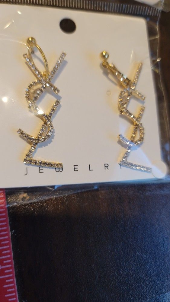 YSL YVES SAINT LAURENT LARGE GOLD TONE EARRING