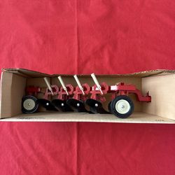 ERTL FOUR BOTTOM TILLAGE PLOW