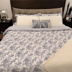 California King Wooden Bed Frame with Storage Drawers – Excellent Condition