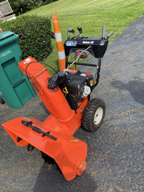 brand new snow blower heated hand grips and awd it pulls its slef for Sale in Cleveland, OH