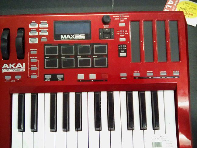 Akai Max 25 Keyboard Controller 