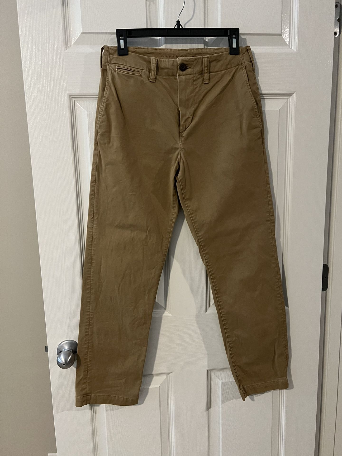American Eagle Women’s Pants 6 28x30 Flex Dark Beige Khaki Chino Solid stretch 98% cotton 2% elastane flat front and straight fit slightly distressed