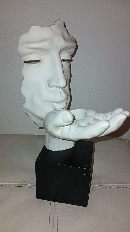Virtruvian Statue Vintage "Blowing A Kiss" The Pair