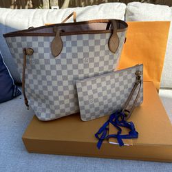Louis Vuitton Neverfull MM Tote Bag in Damier Azur with Pouch for Sale in  Atlanta, GA - OfferUp
