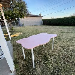 Pink Cueved Cloud Table with Removable Legs