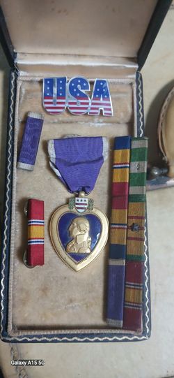 Purple Heart Medal Set with Ribbons and Case
