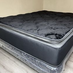 14” Queen Midnight Collection Hybrid Pillow Top Mattress!