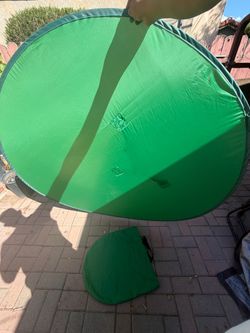 Green Screen Backdrop with Carrying Case – Excellent Condition