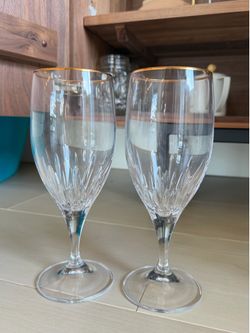 Wedgwood x Vera Wang champagne flutes with elegant gold rim detailing- Set of 2