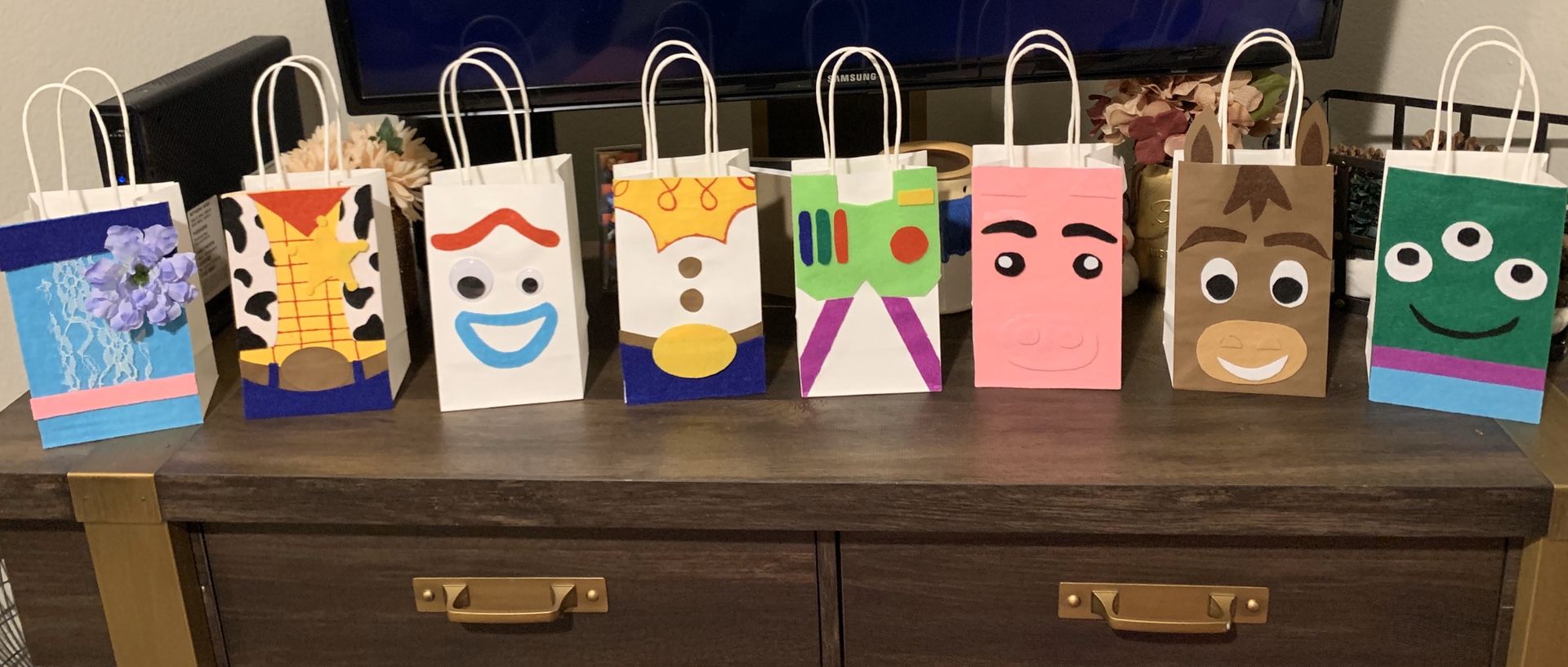 Party decorations, goodie bags