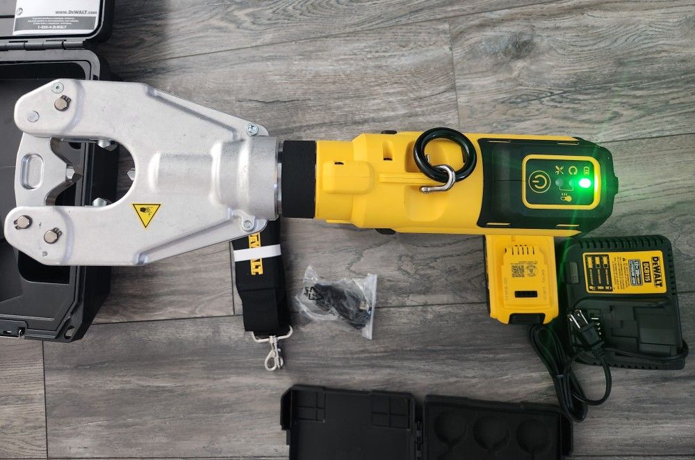 DEWALT Cable Crimping Tool. New. DCE350M2 for Sale in Sacramento, CA