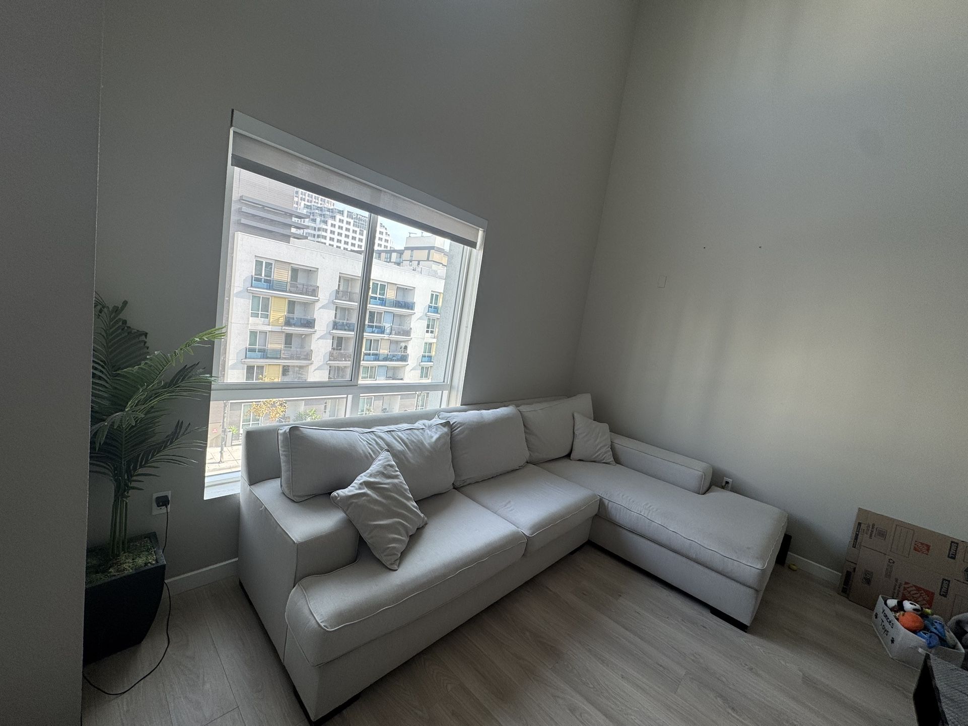 Modern Light Gray Sectional Sofa – L-Shape, Deep Seats, Oversized Chaise – Excellent Condition