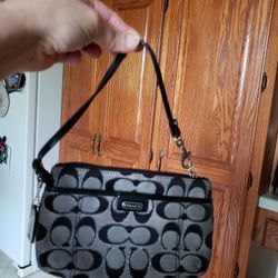 New Coach Wristlet Purse