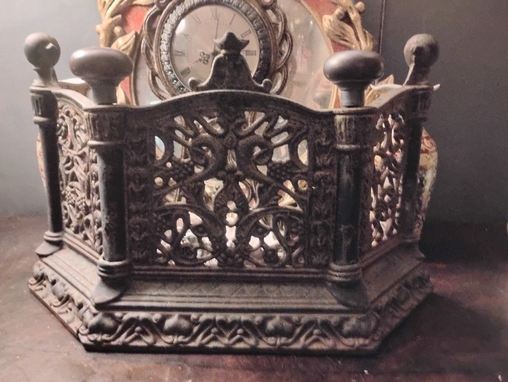 Iron , And Rare Fireplace Or, Fender Guard