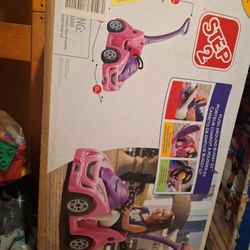 Push Around Buggy GT.  18 MONTHS-3 YRS.  OLD.   Missing  Seat, You Can Order It. Cost OVER $100 In Stores.