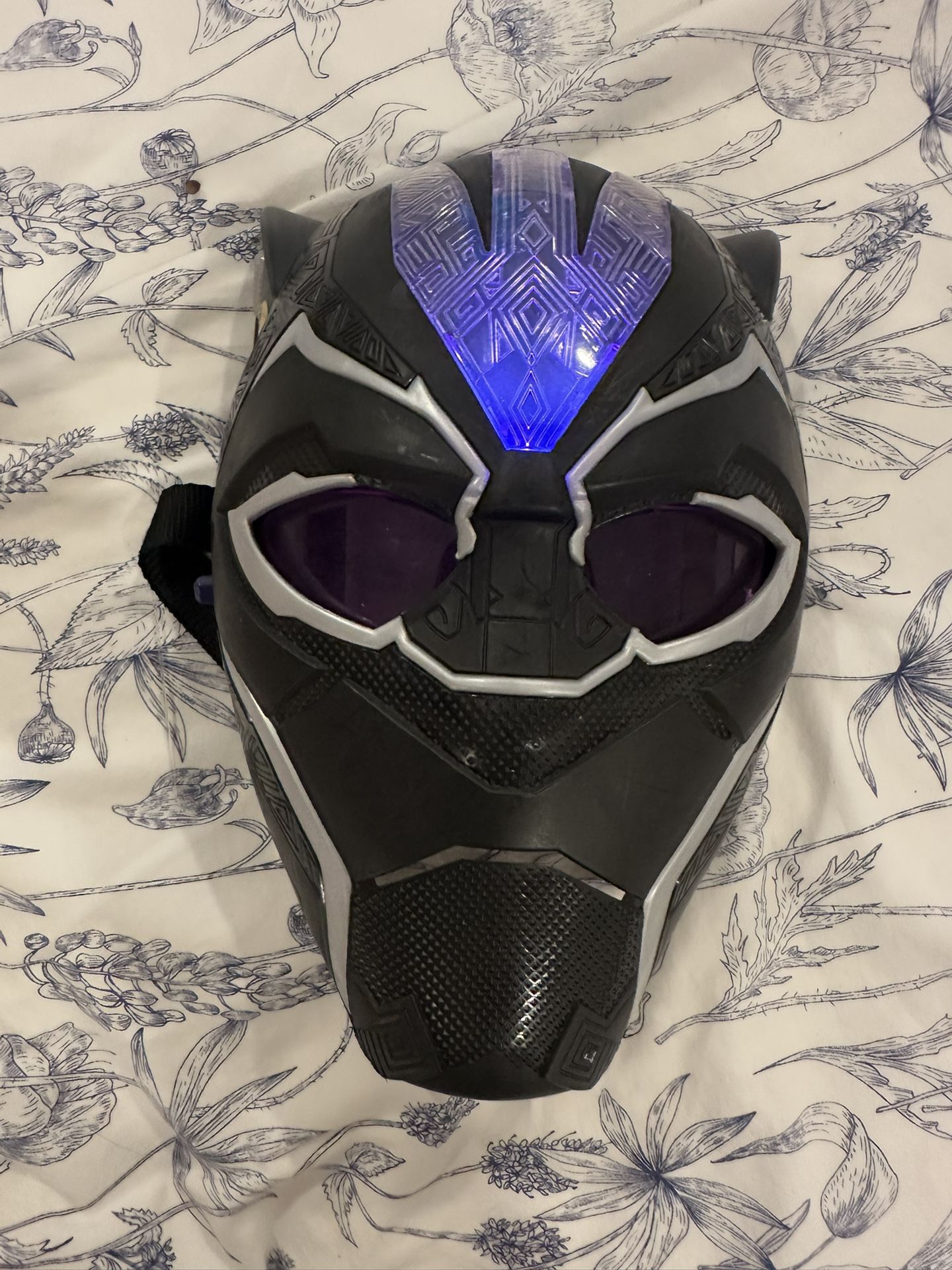 Black panther kids light up plastic mask