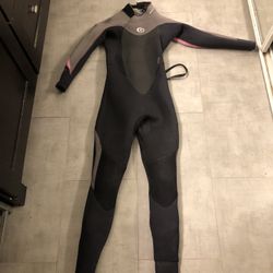 Women 4/3 Wetsuit (size 6) 