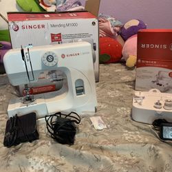 SINGER Sewing Machine & Bobbin Winder