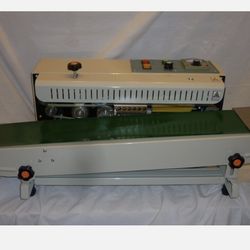 VEVOR FR-900 Continuous Band Sealer, Automatic Horizontal Band Sealer 110V, Continuous Sealing Machine Temperature Control, Bag Sealer Machine for PVC