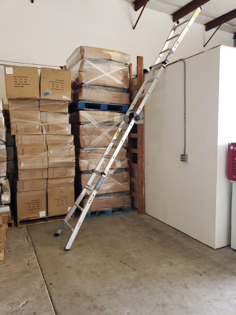 18 FT ALUMINIUM MULTI-POSITION LADDER WITH 300 LB LOAD CAPACITY