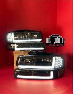Chevy Silverado 1999-2002 headlight