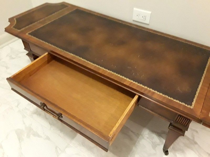 Vintage Weiman Mahogany and Leather Drop Leaf Coffee Table for