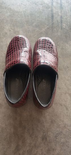 Clogs Slip Resistant Size 7