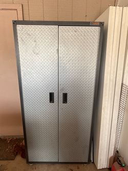 Garage storage cabinet