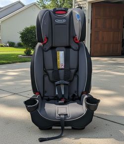 Graco SlimFit Convertible Adjustable Kids Car Seat! Great condition! Rear facing options for kids 5-100lbs  Retails $299.99