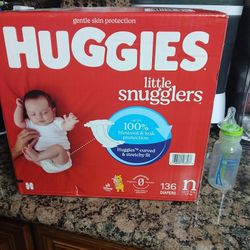 Newborn Huggies Diapers 136 Pack
