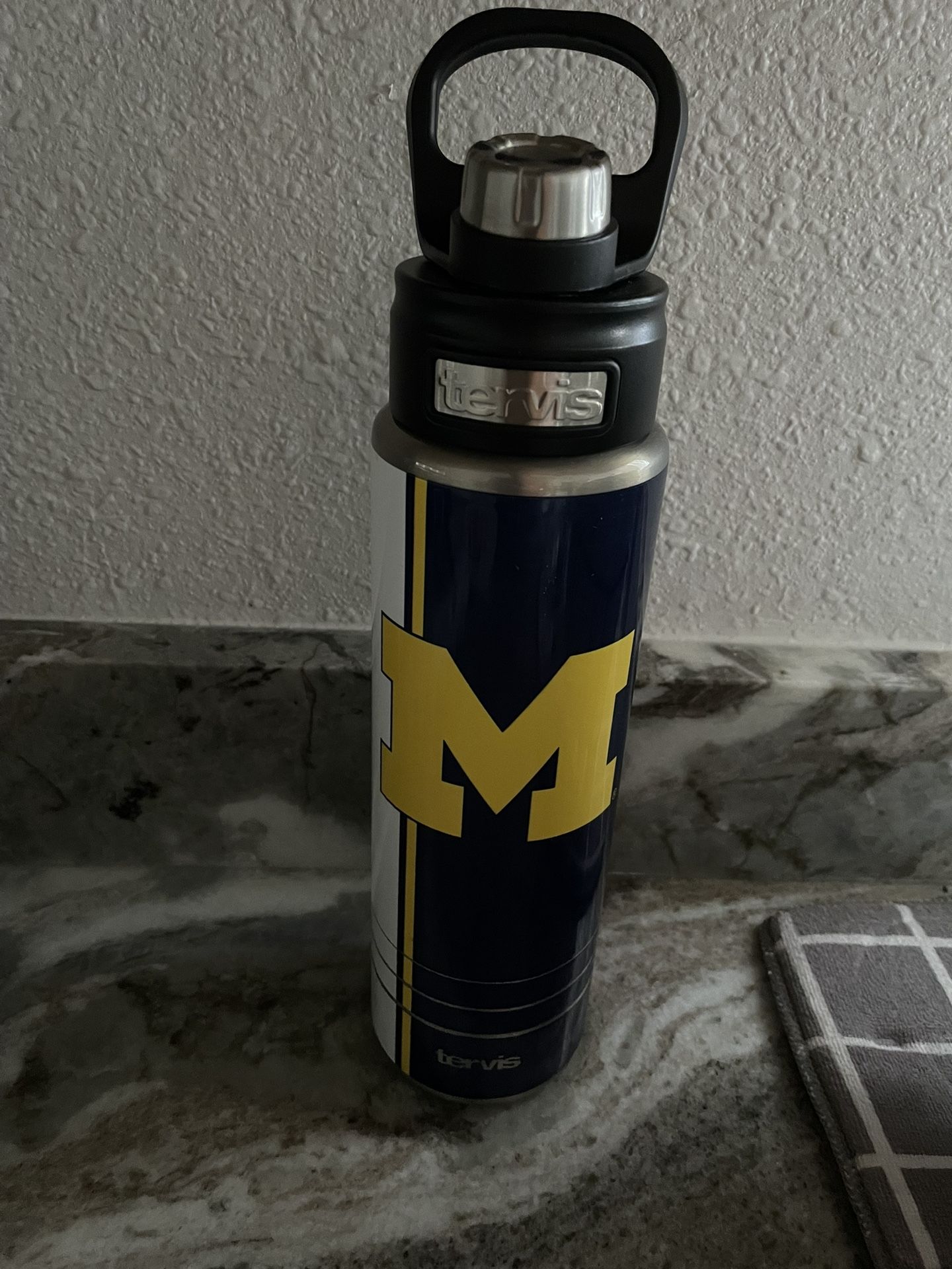 University of Michigan TERVIS bottle and tumblers