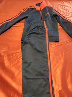 Boys Adidas Warm-up size 5