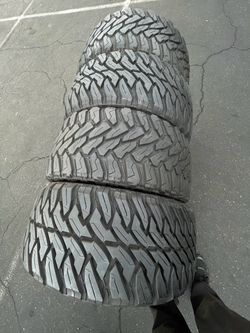 33x12.50R22LT   2 brand AMERICAN ROAD STAR M/T and 2 brand VENOM POWER