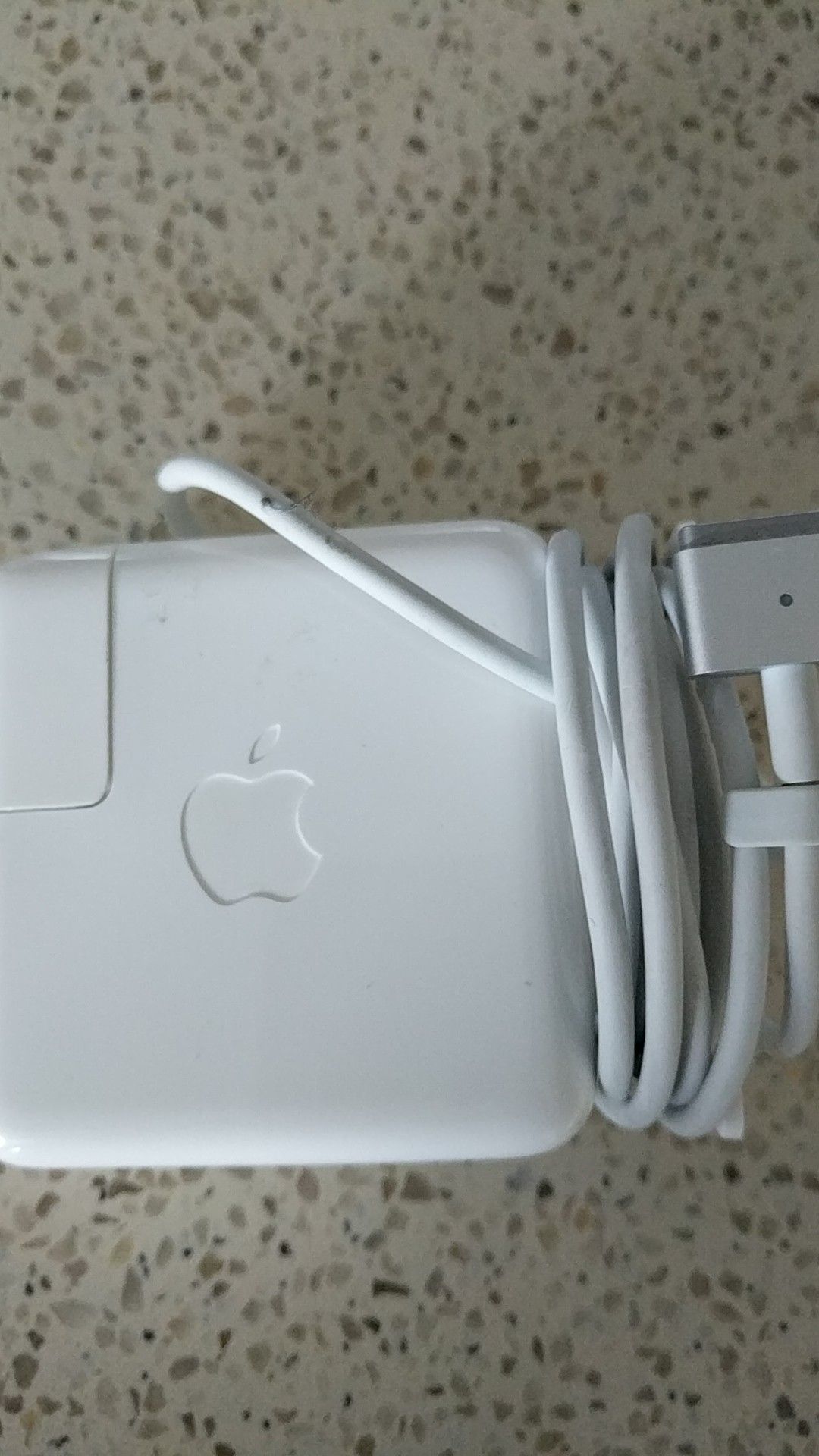 Genuine Apple a1436 45 watt magsafe power adapter