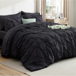 Bedsure Queen Comforter Set Black - Bed in a Bag Queen Size Bedding 7 Pieces, GentleSoft™ Pintuck Bed Set Gift for Family, Pinch Pleat All Season Comf