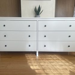 White 6-drawers dresser In Great Condition.