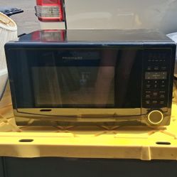 Frigidaire 1.1-cu ft 1100-Watt Countertop Microwave 