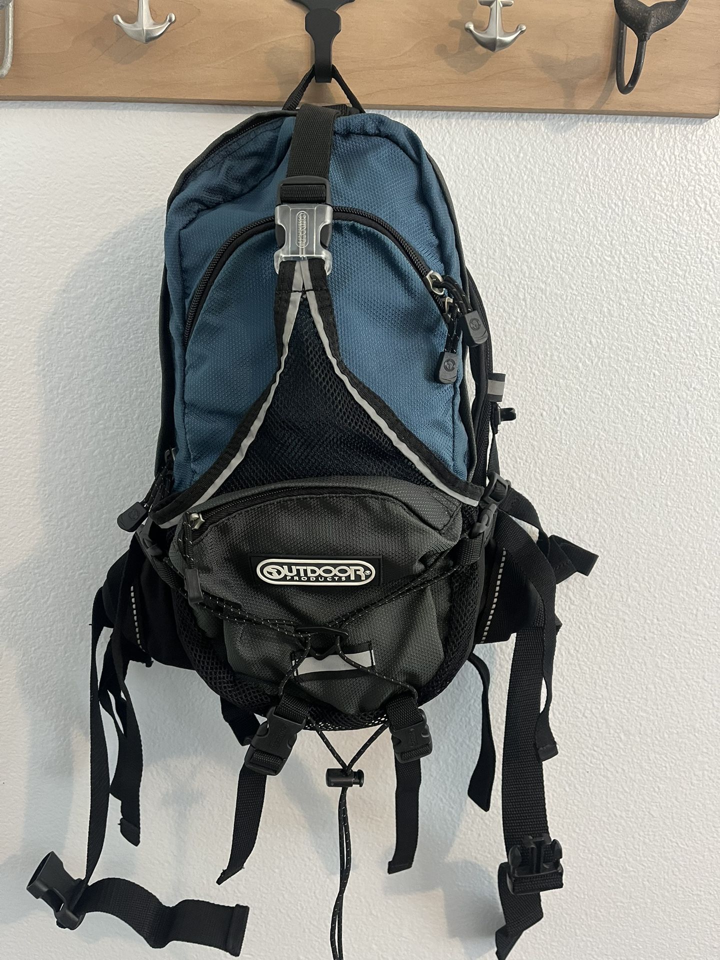 Hiking Daypack Backpack (has a hydration pocket, water reservoir not included) Outdoor Products Brand