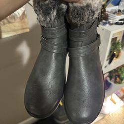 Women’s Winter Boots Size 10