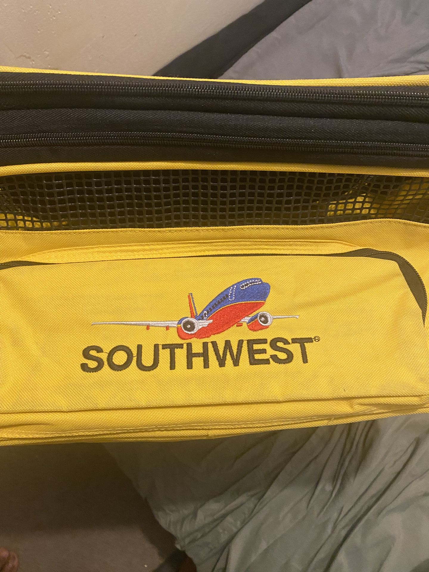 SOUTH WEST AIR LINES. ANIMAL CARRY ON