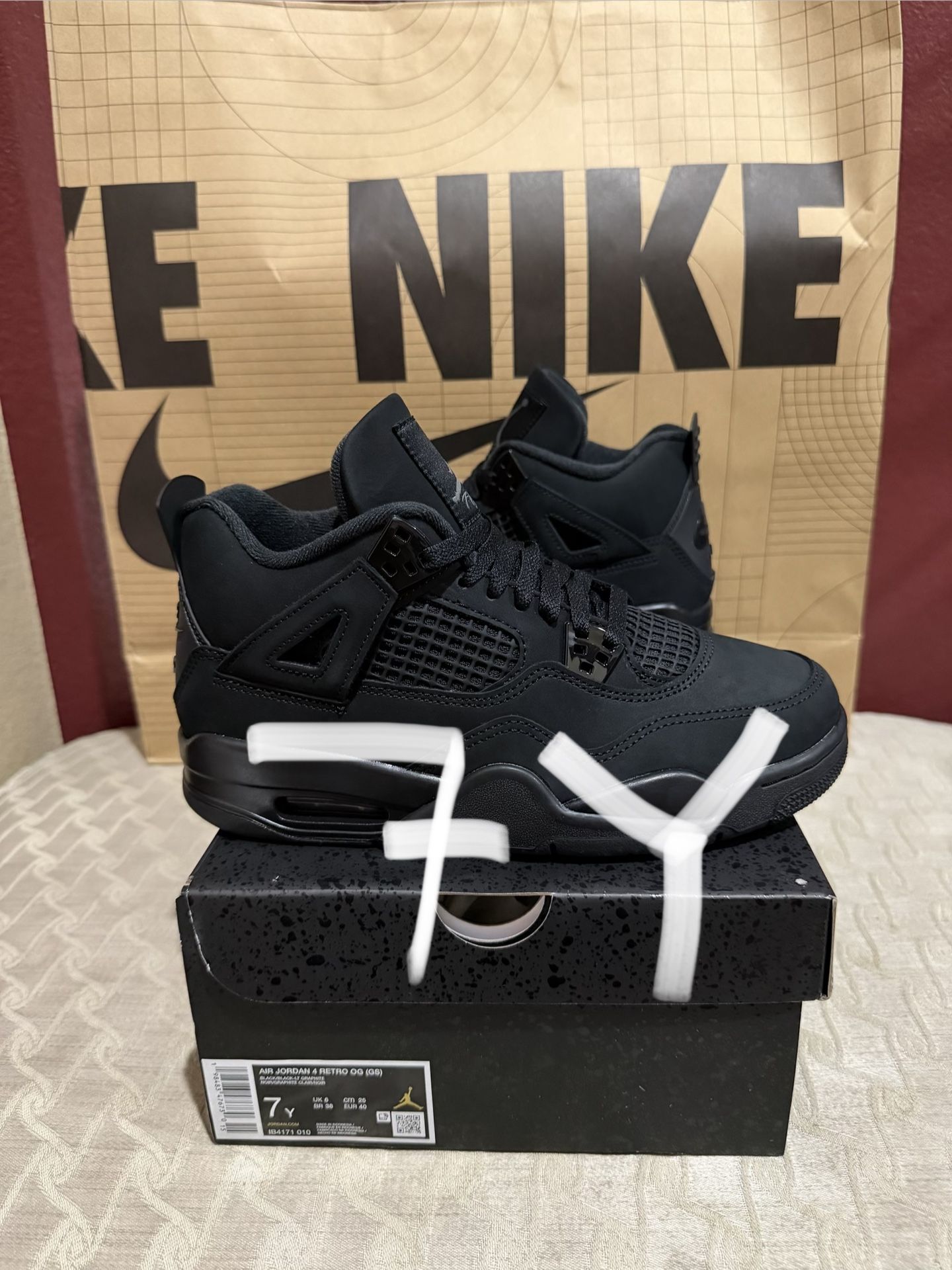 GS 7Y / WOMENS 8.5 NIKE AIR JORDAN 4 RETRO OG BLACK CAT (2025)