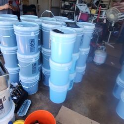 Hola tengo Javon Para lavar Ropa y Para lavar trastes para mas information #(contact info removed)