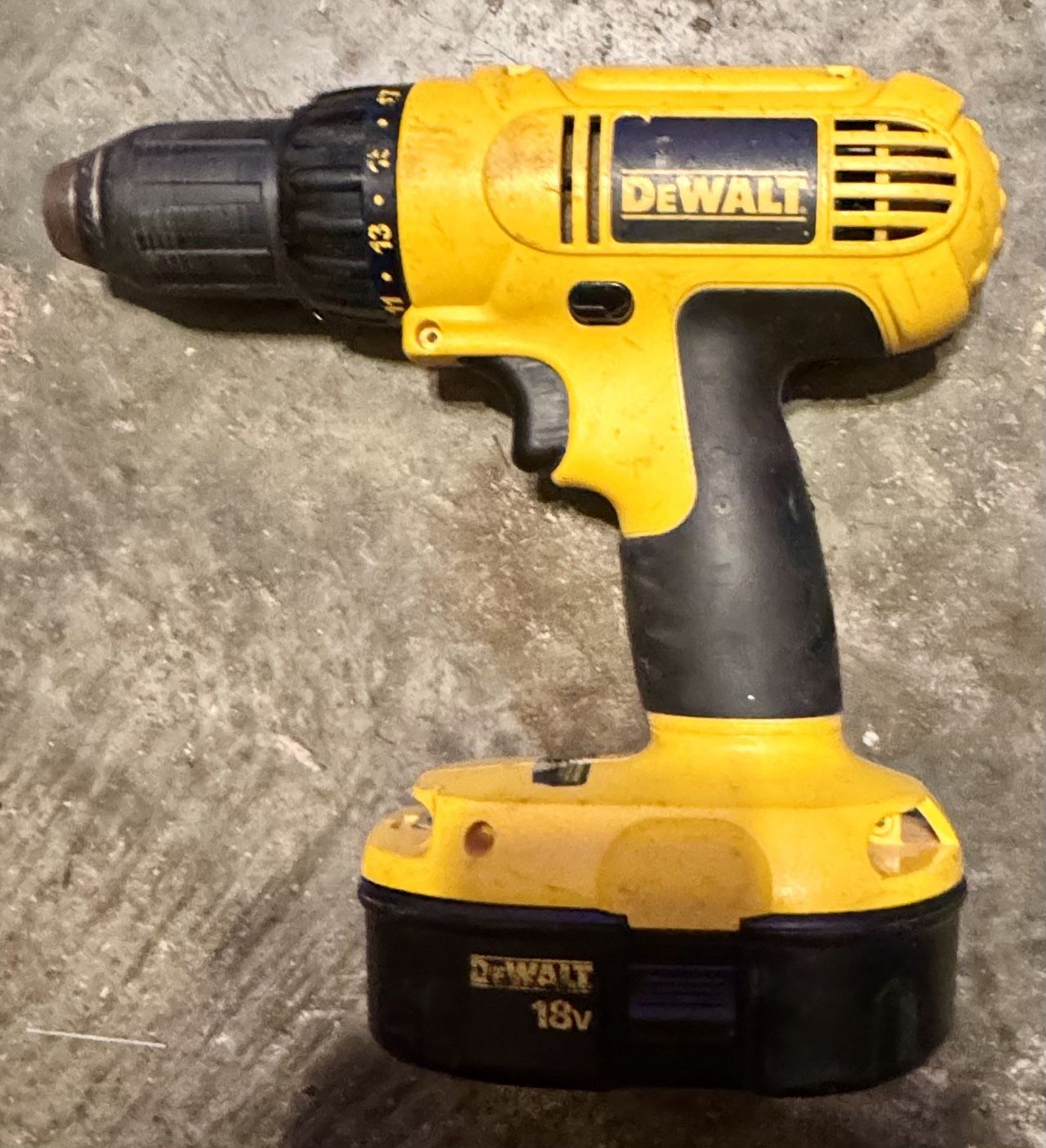 DeWalt 18 volt cordless drill model DC970 and battery