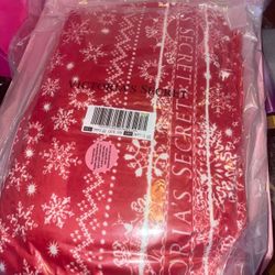 NEW Victoria's Secret Plush Fleece Blanket