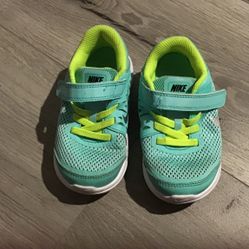 Nike toddler shoes size 8