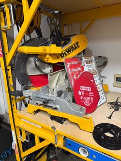 DeWalt Double Bevel Sliding Compound Miter Saw